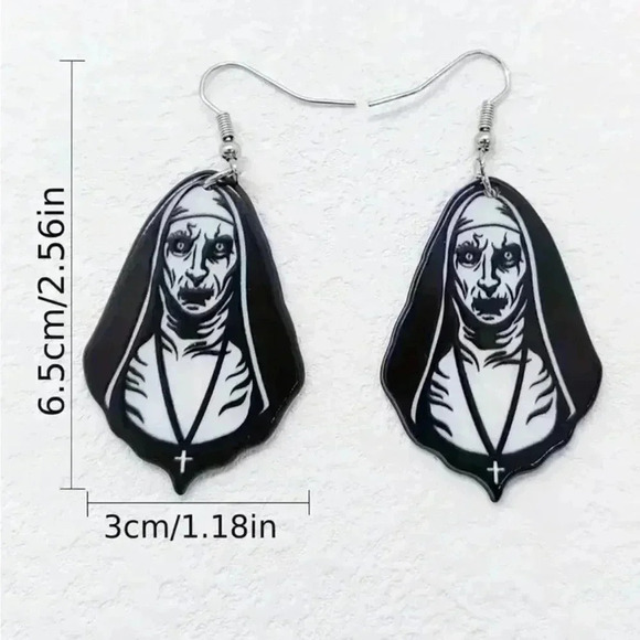 The nun earrings - Picture 3 of 4